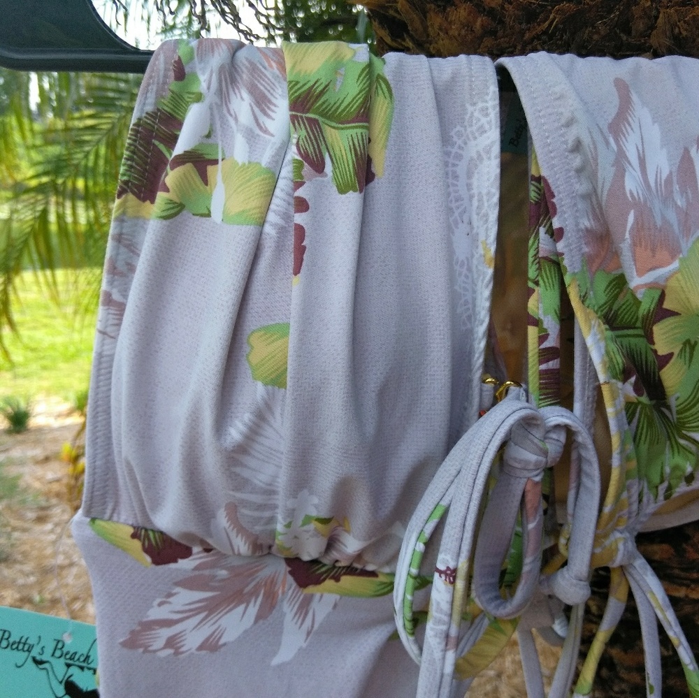 New Floral Two Piece Bikini / Never worn with tags